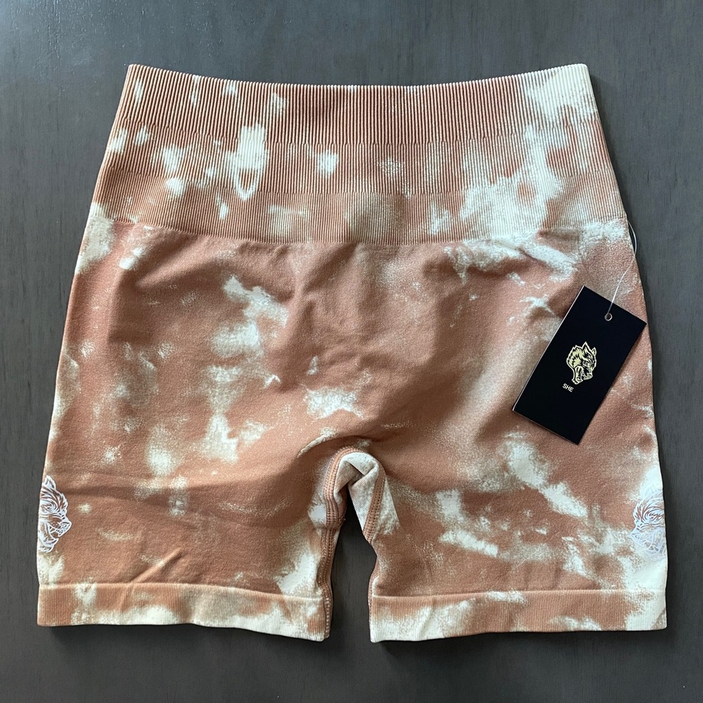*NWT* Darc Sport Wolves Forever Seamless Everson Shorts. Size S